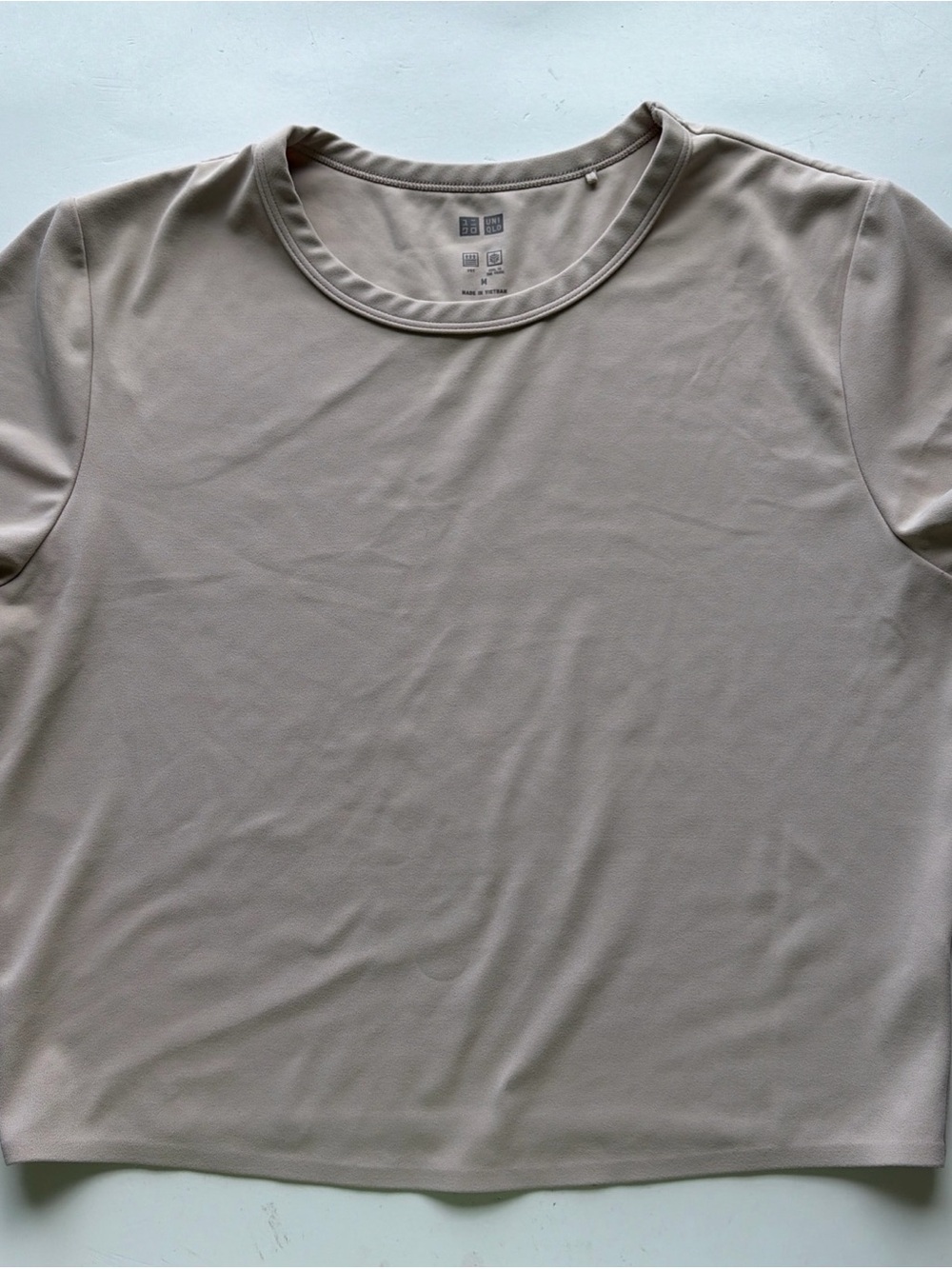 Uniqlo Crop Top Light Tan Color With Moisture Wick Material&Quick DryTech Medium